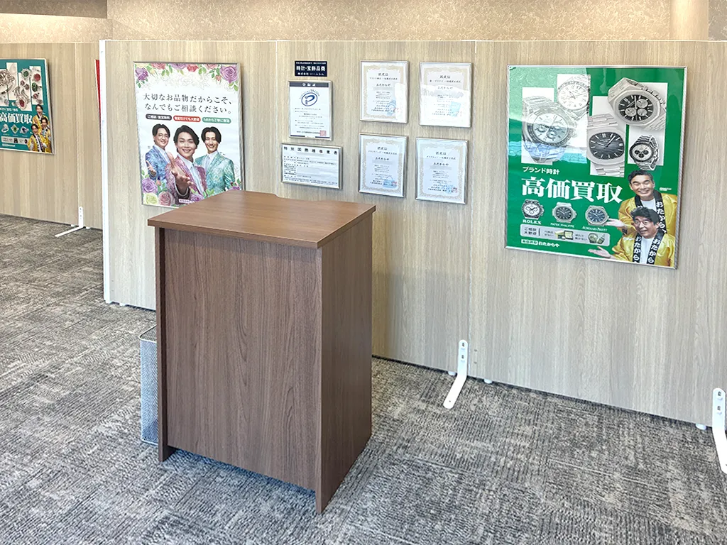 落ち着いた雰囲気の店内になります。