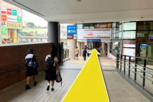 ドン・キホーテ二俣川店を左手に直進します。