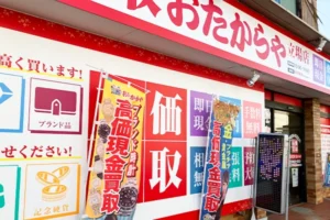 セブンイレブンの手前が当店になります。