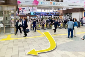 西武鉄道　所沢駅　中央改札から西口に出ます。