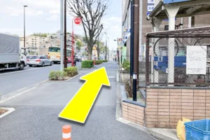 そのまま50mほど真っすぐ進みます。