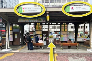 バスターミナル5・6番乗場から「信濃町行き」に乗車して下さい。