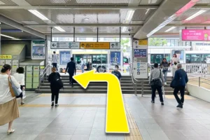 JR目黒駅改札を出て西口に出ます。