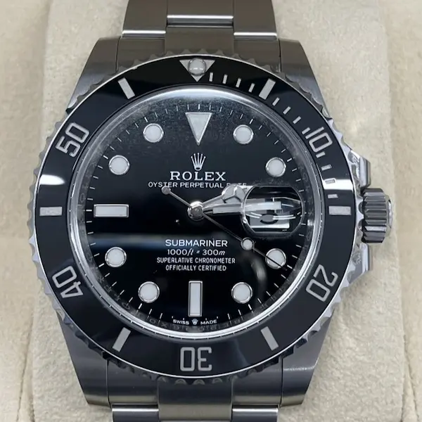 ロレックス　サブマリーナーデイト　126610LN