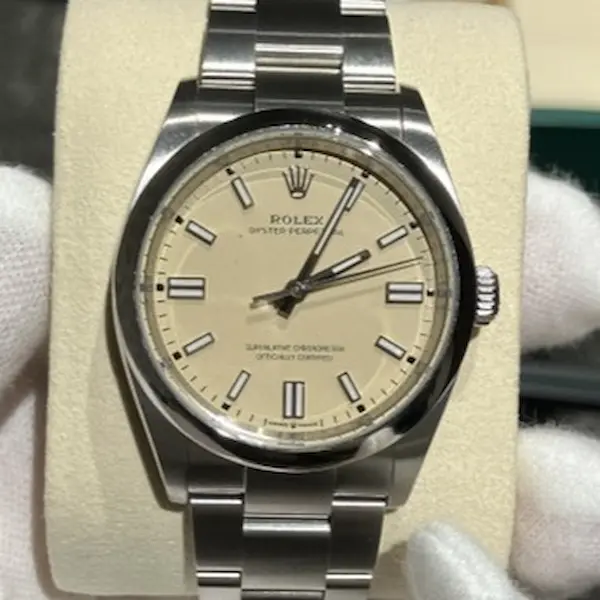 ロレックス　オイスターパーペチュアル　126000