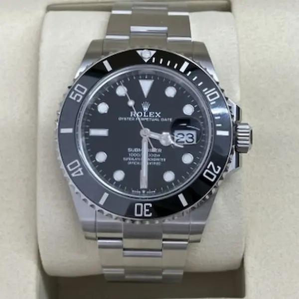 ロレックス　サブマリーナーデイト　126610LN