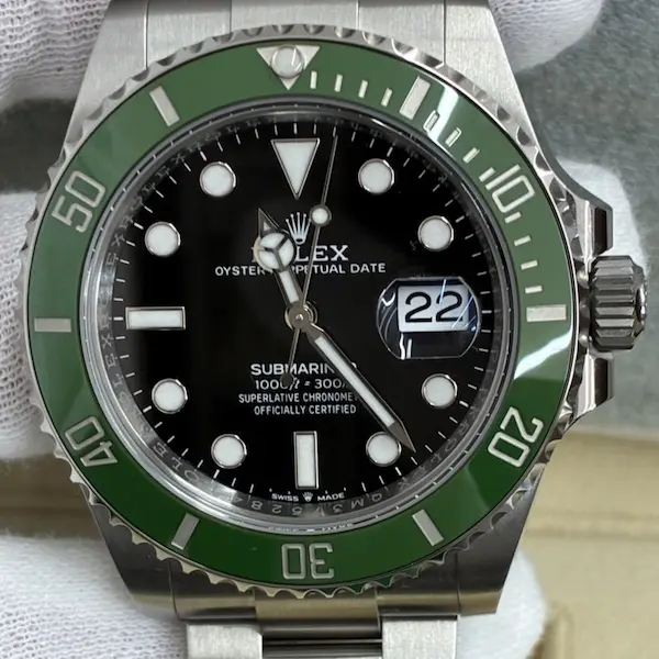ロレックス　サブマリーナーデイト　126610LV
