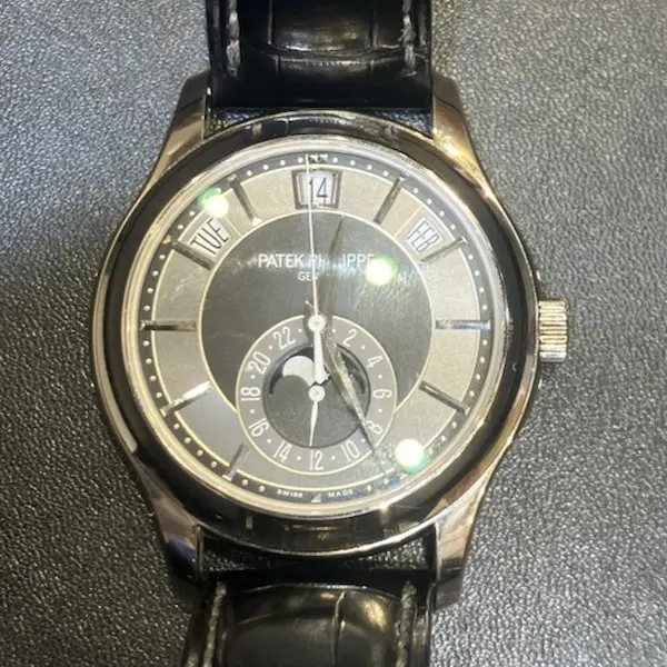 パテックフィリップ　コンプリケーション　アニュアルカレンダー　5205G-010