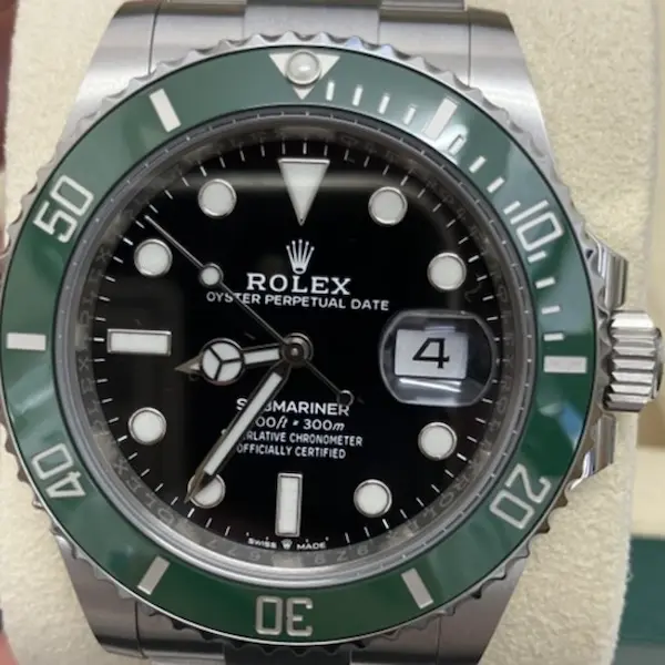 ロレックス　サブマリーナーデイト　126610LV