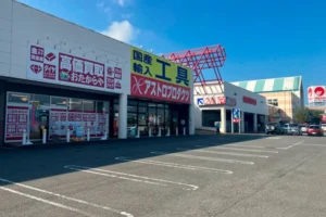 パワーシティ丸亀店の駐車場が見え、その中に「おたからや」があります。