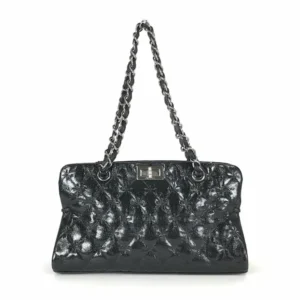 シャネル 2.55 ショルダーバッグ ハンドバッグ レザー キルティングステッチ ブラック×ゴールド金具 チェーンストラップ