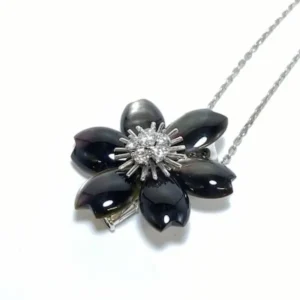 ヴァンクリーフ&アーペル ローズドノエル ネックレス