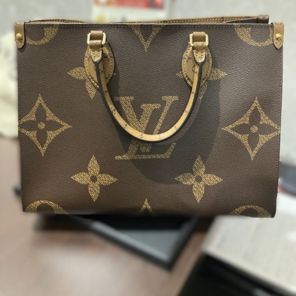 ルイ・ヴィトン モノグラム オンザゴーMM