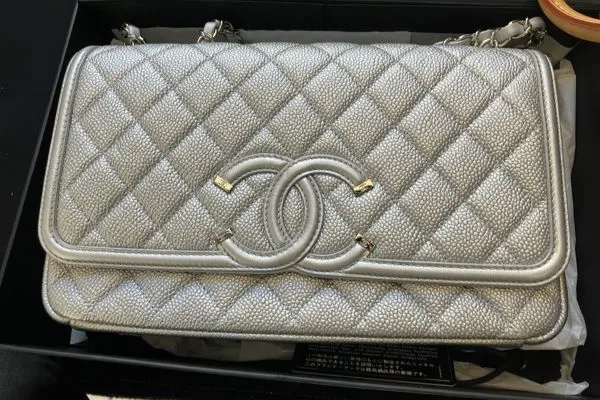 シャネル CCフィリグリー メタリックシルバー