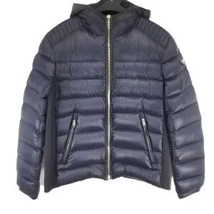 プラダ服買取
