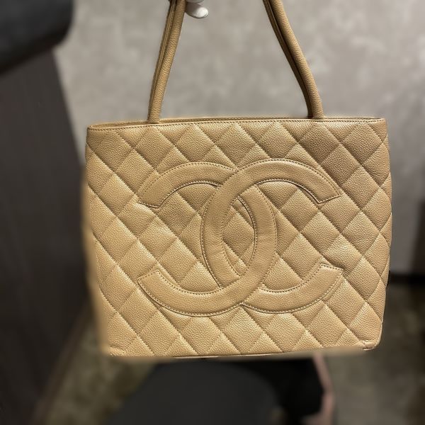 シャネル 復刻トート ラムスキン