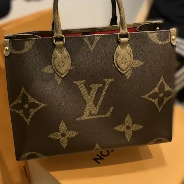 ルイ・ヴィトン モノグラム・ジャイアント オンザゴーMM