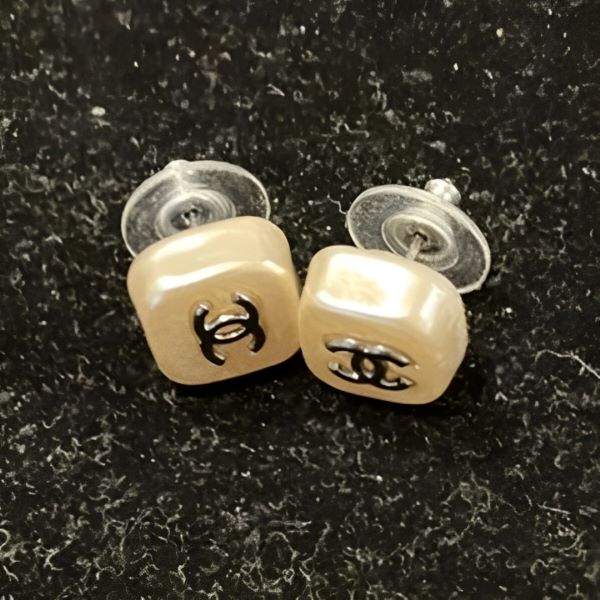 シャネル　パールピアス