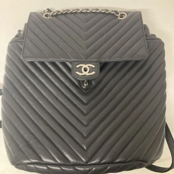 シャネル　Vステッチ　ラムスキン