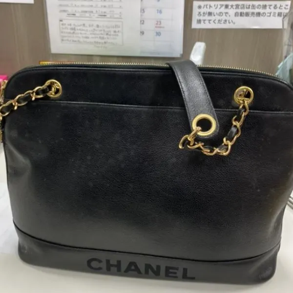 シャネル　ショルダーバッグ　キャビアスキン