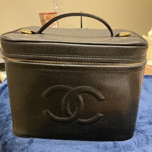 シャネル　バニティバッグ　キャビアスキン
