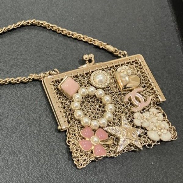 シャネル　カメリア　チェーンクラッチ