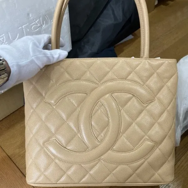 シャネル　復刻トート キャビアスキン