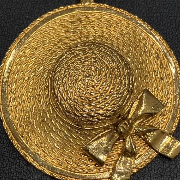 シャネル　麦わら帽子ブローチ