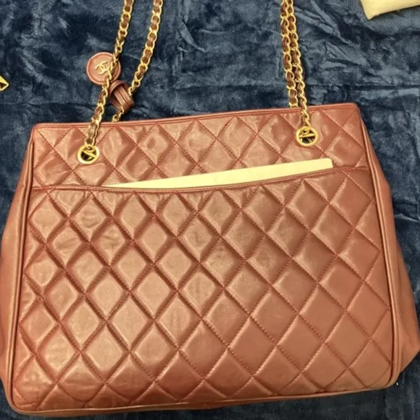 シャネル　ハンドバッグ　レザー