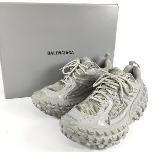 バレンシアガ ディフェンダー