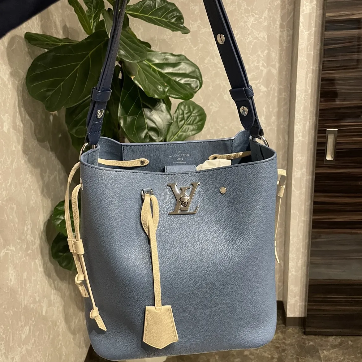 ルイヴィトン　ロックミーバケット　ショルダーバッグ