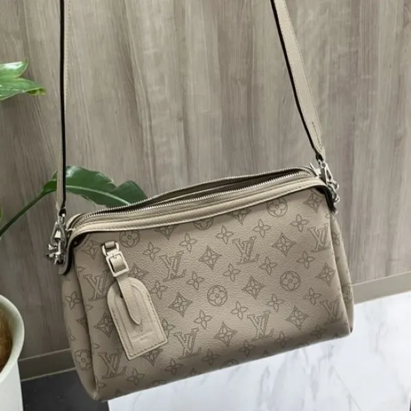 ルイヴィトン マヒナ ハンド イット オール