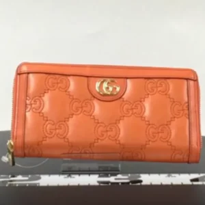 グッチ GGマトラッセ 財布