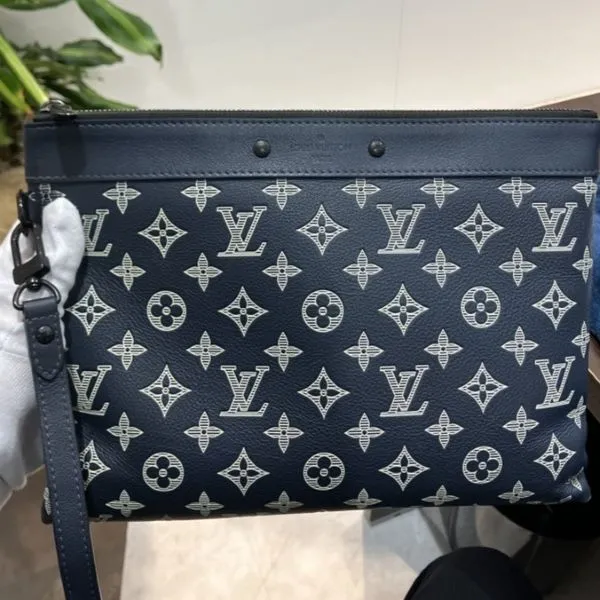 ルイヴィトン　ポシェット・トゥ・ゴー　モノグラムシャドウ