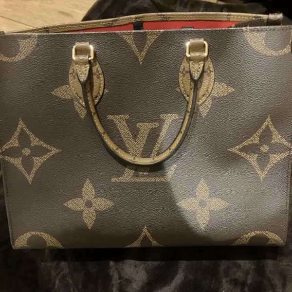 ルイヴィトン　オンザゴー　モノグラム