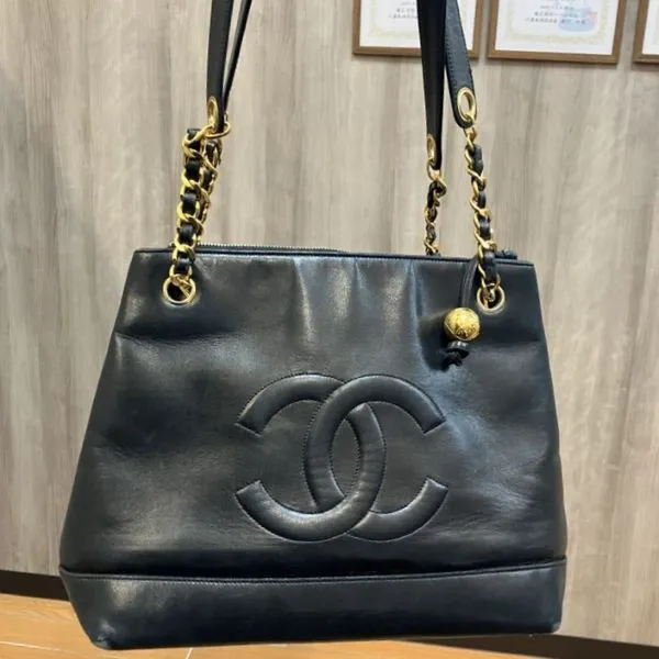 シャネル　ココマーク　キャビアスキン