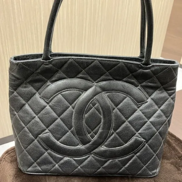 シャネル　復刻トート　キャビアスキン