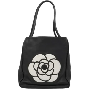 シャネル カメリア ショルダーバッグ ラムスキン