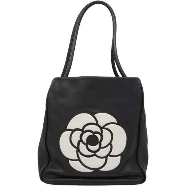 シャネル カメリア ショルダーバッグ ラムスキン