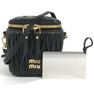 ミュウミュウ マテラッセ ショルダーバッグ レザー