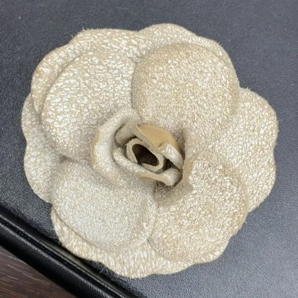 シャネル　カメリア　ブローチ　