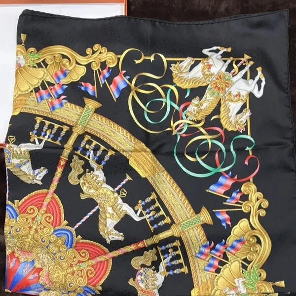 エルメス　カレ　シルクスカーフ