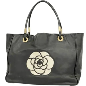 シャネル カメリア トートバッグ ラムスキン