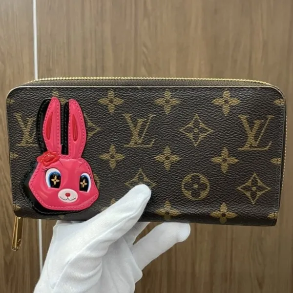 ルイヴィトン　アニモグラム　ジッピーウォレット