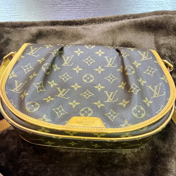 ルイヴィトン　メニルモンタン　モノグラム