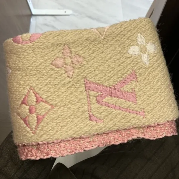 ルイヴィトン　ロゴマニア　マフラー