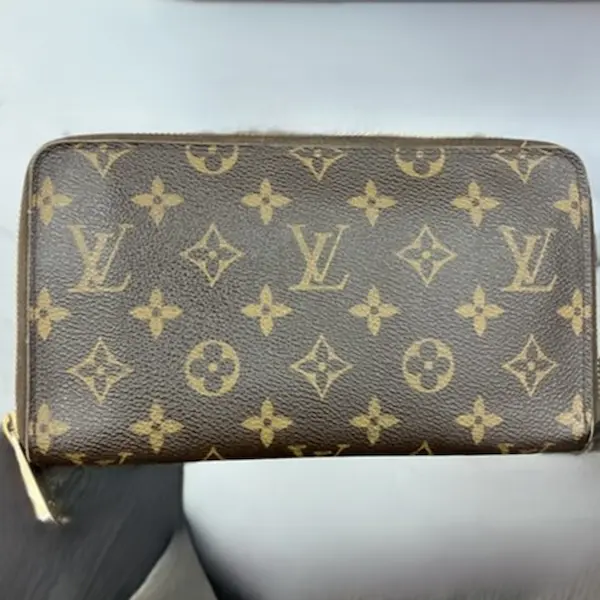 ルイ・ヴィトン　モノグラム　ジッピーウォレット