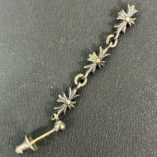 クロムハーツ　タイニーE　CHプラス　3ドロップ　ピアス