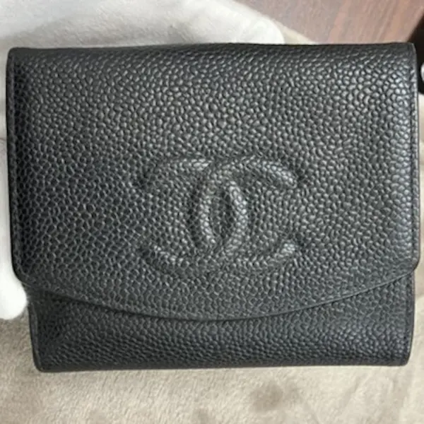シャネル　キャビアスキン　Wホック　二つ折り財布