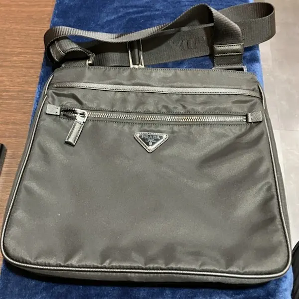 プラダ　ナイロン　ショルダーバッグ